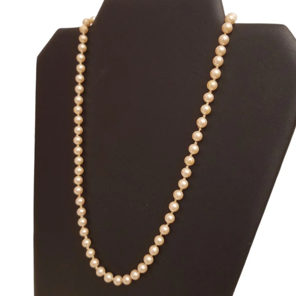 MONET 1980s VINTAGE CREAM COLORED FAUX PEARL NECKLACE - Picture 2 of 4